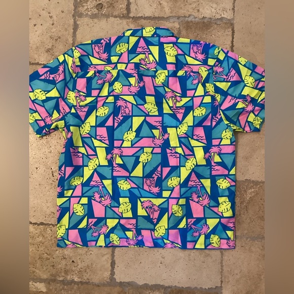 UZZI Hawaiian Wood Button Pink Palms And Yellow Hibiscus, Size XL - Picture 2 of 3